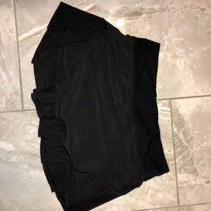 Gorgeous Black Lululemon Circuit breaker skirt
